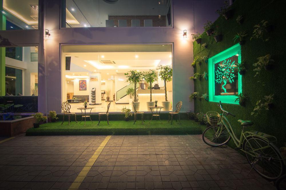Colina Sky Hotel Phnom Penh Exterior foto