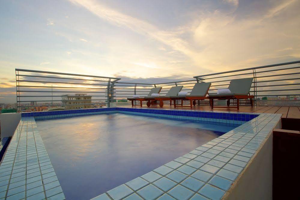 Colina Sky Hotel Phnom Penh Exterior foto
