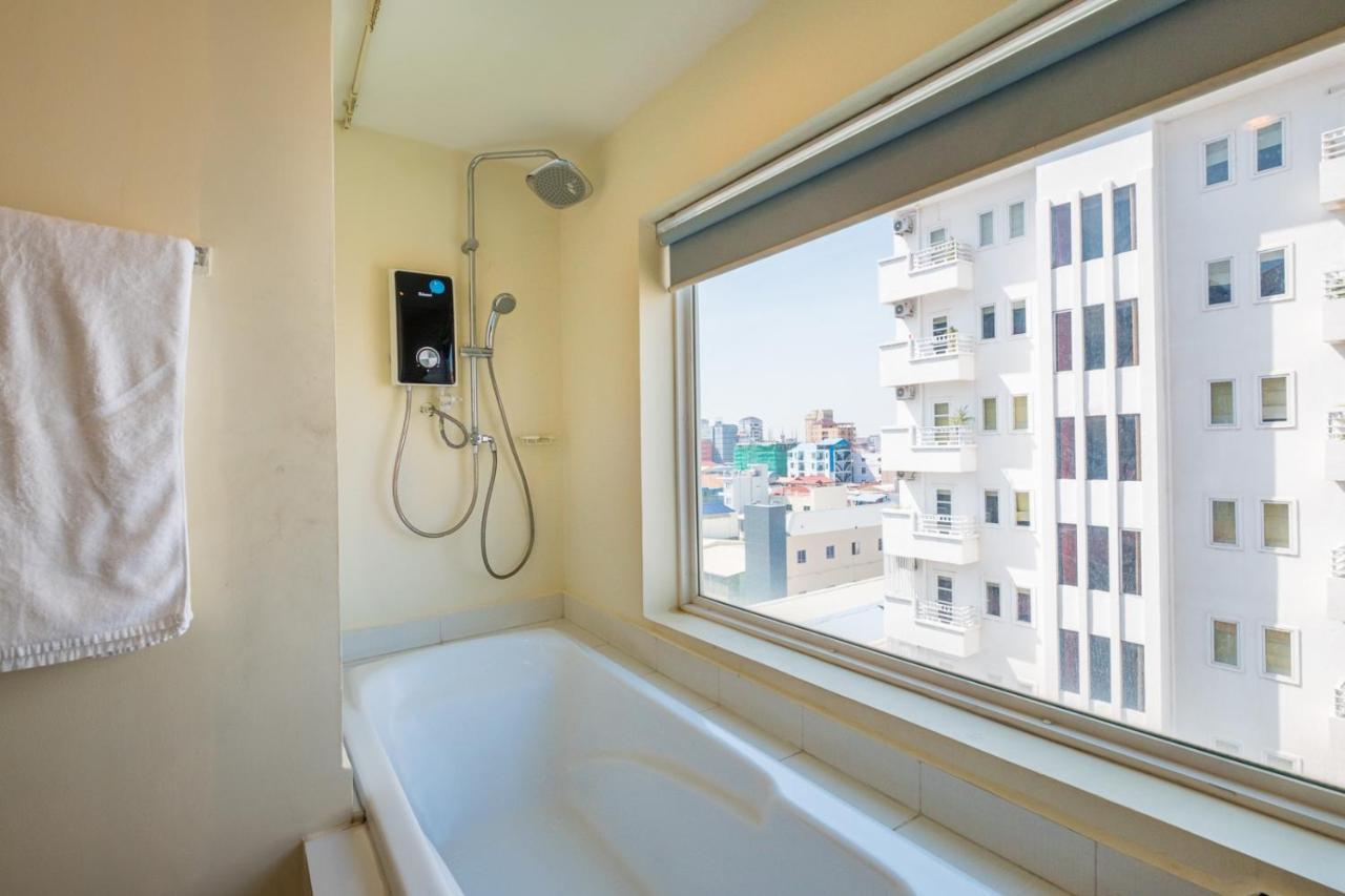 Colina Sky Hotel Phnom Penh Exterior foto